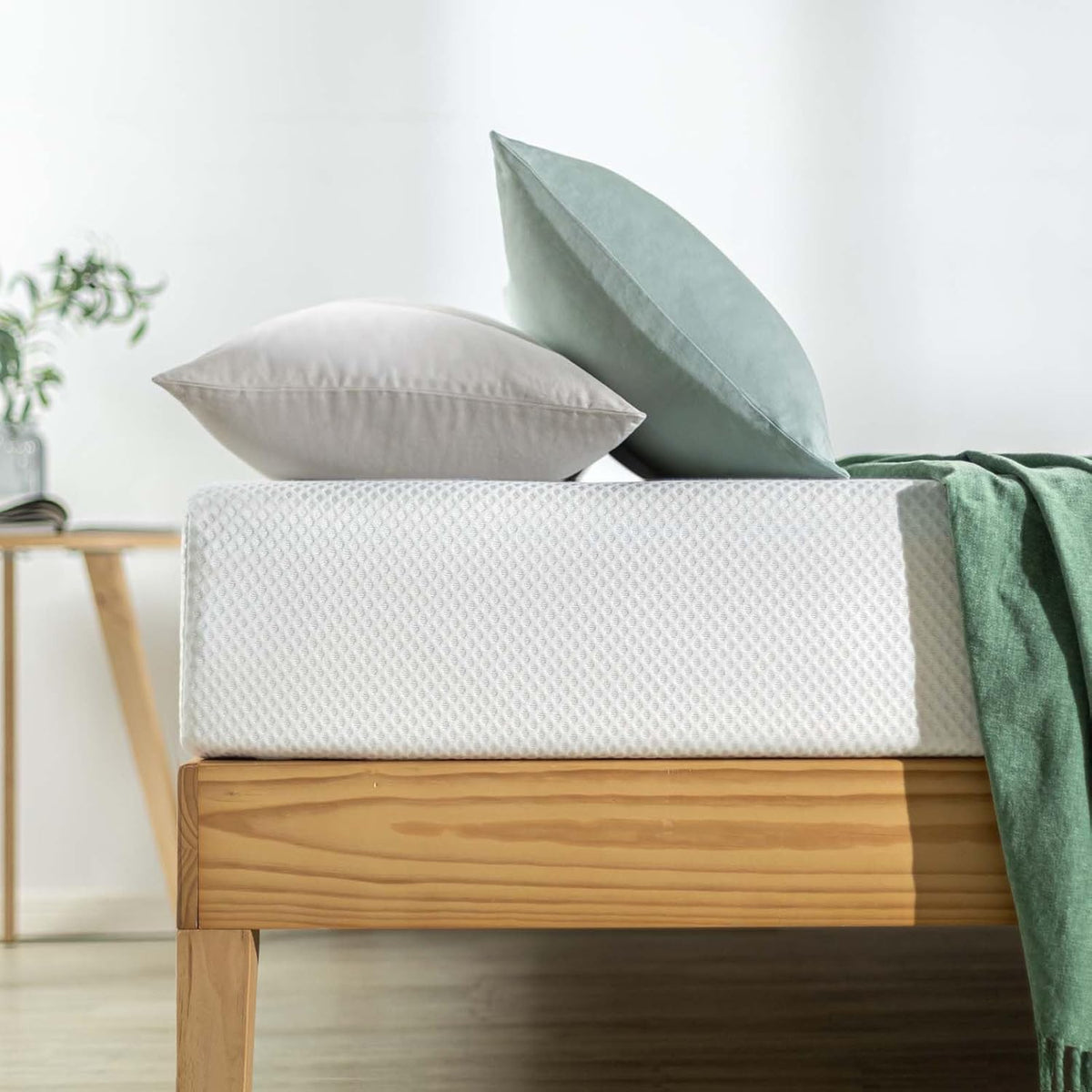 Queen Size Mattress, 8 Inch Gel Memory Foam Mattress Bed in a Box, Medium Firm Cooling Gel Green Tea Queen Size Mattress with Breathable Soft Fabric Cover CertiPUR-US Pressure Relief (8", Queen)